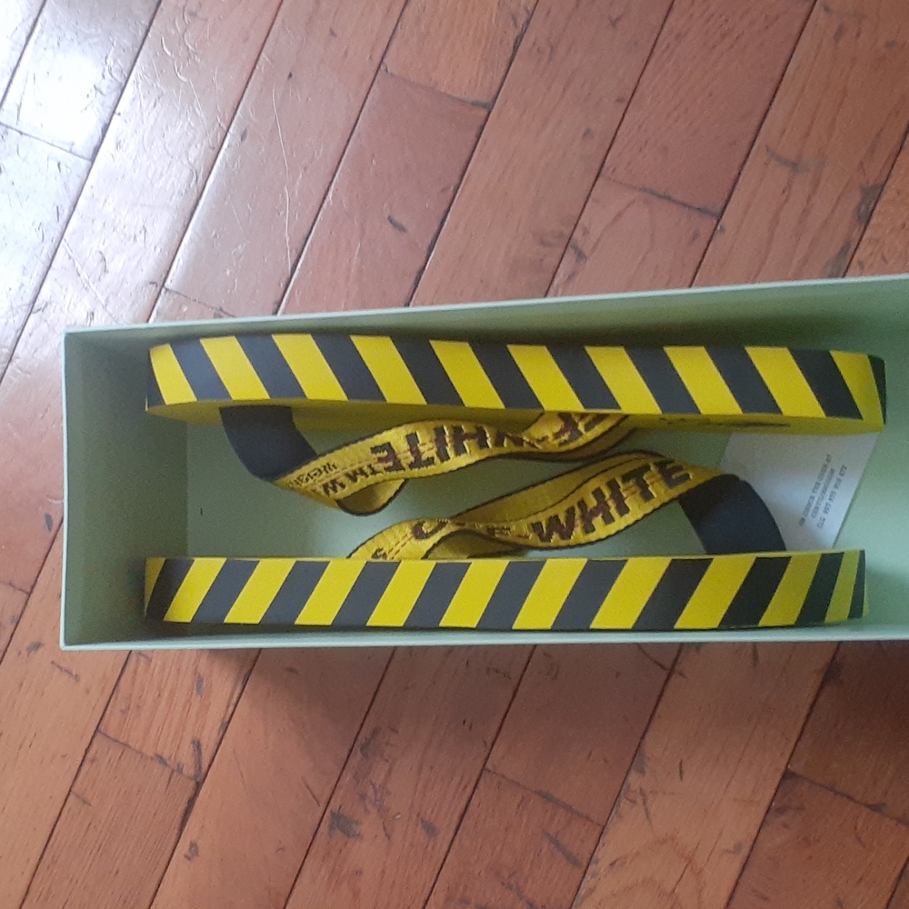 OFF WHITE FLIP FLOPS